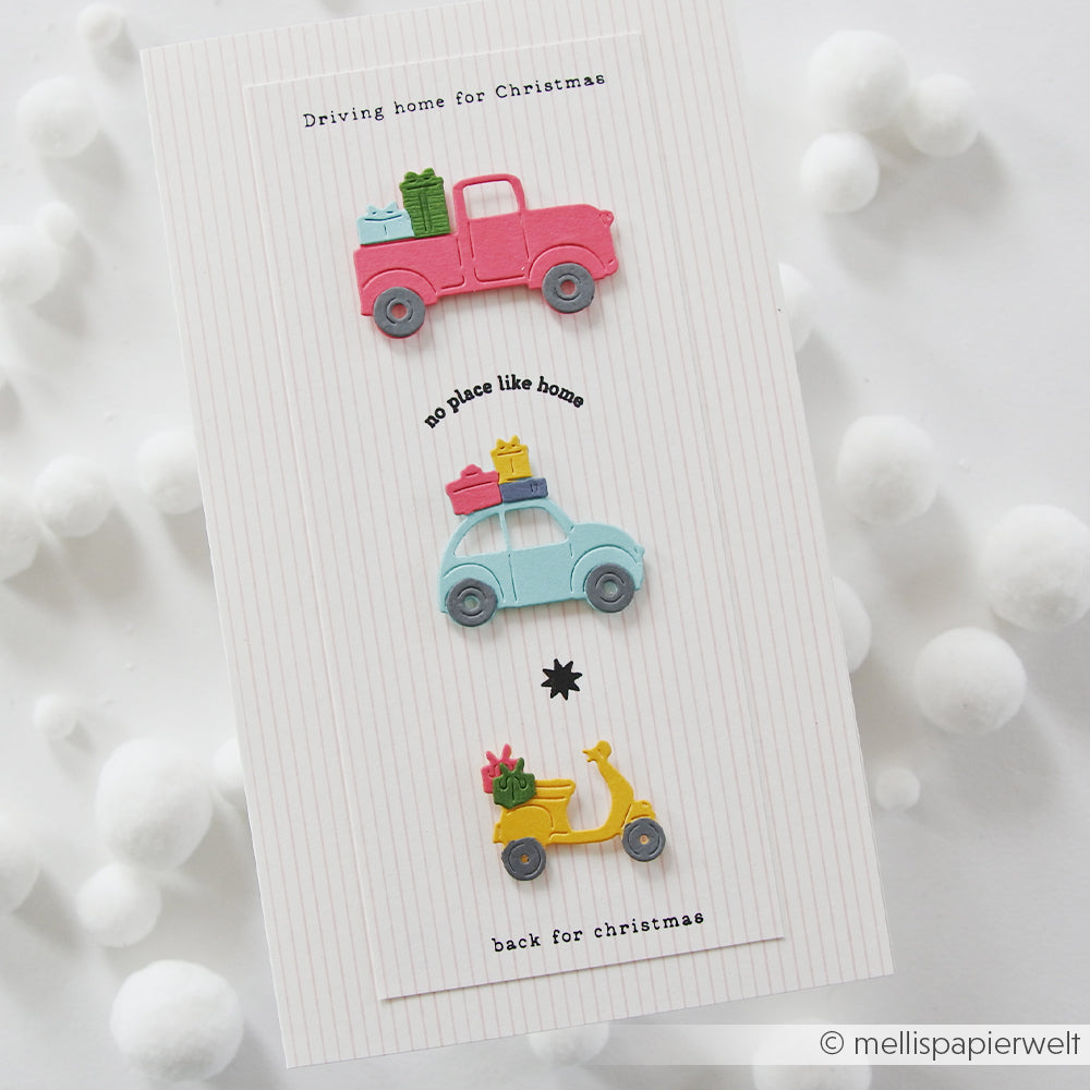 Weihnachtskarte auf Designpapier Zarte Streifen Rosa mit einem rosa Lkw, einem blauen Auto und einem Roller.