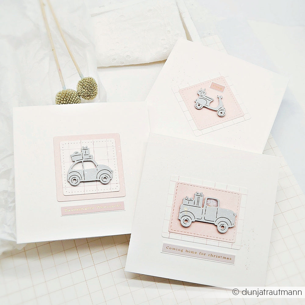 Drei quadratische Grußkarten mit silbernen, ausgestanzten Fahrzeugen und weihnachtlichen Sprüchen für papierprojekte.