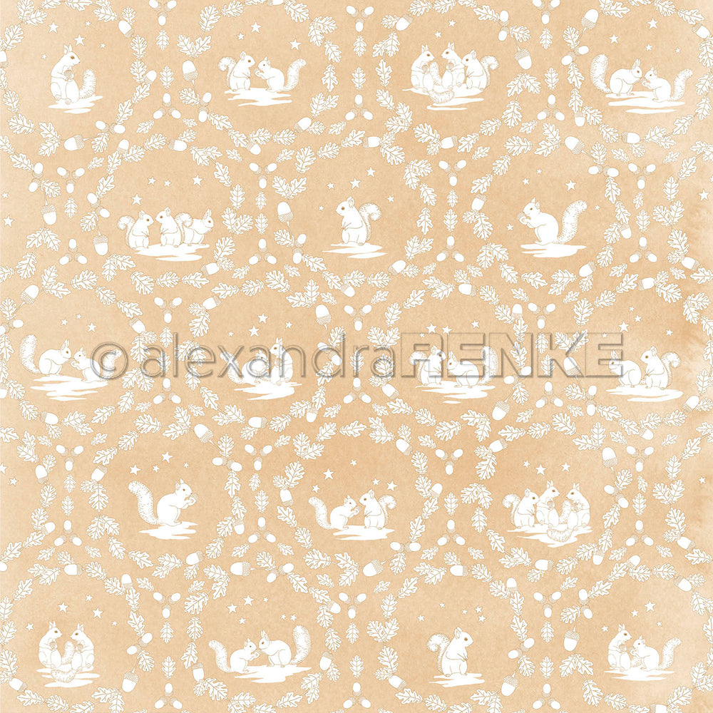 Gemustertes Designpapier mit weißen Illustrationen von Eichhörnchen, Eicheln und Eichenblättern auf hellbraunem Hintergrund.