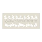 Alexandra Renke Stencil mit wiederverwendbarem Musterstreifen zeigt weiße Teddybären, Häschen und Babyschuhe auf beige - ideal als Schablone für kreative Kinderzimmer-Dekorationen.