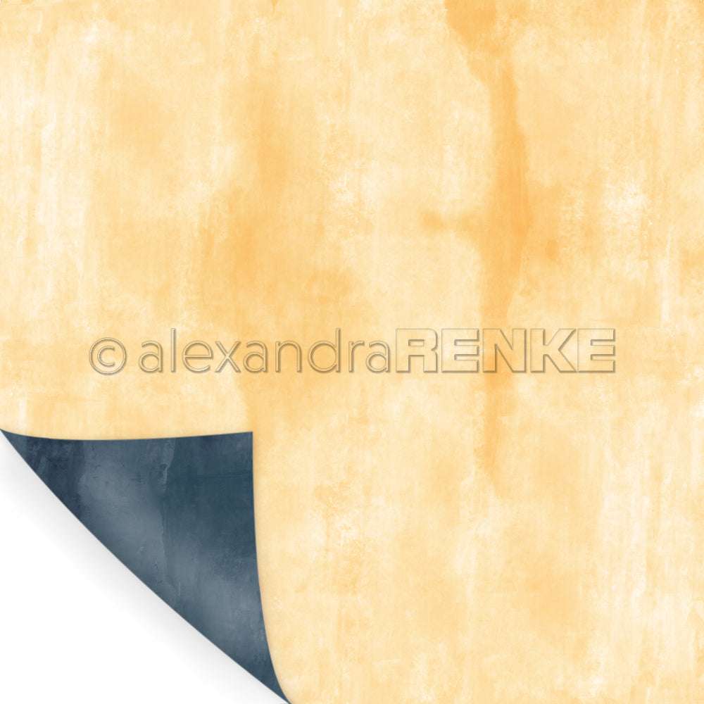 Ein strukturiertes, gealtertes gelbes Designpapier von Alexandra Renke mit einer gewellten unteren linken Ecke, die eine dunkelgraue Unterseite offenbart - perfekt für Papierprojekte, die Kreativität auslösen.