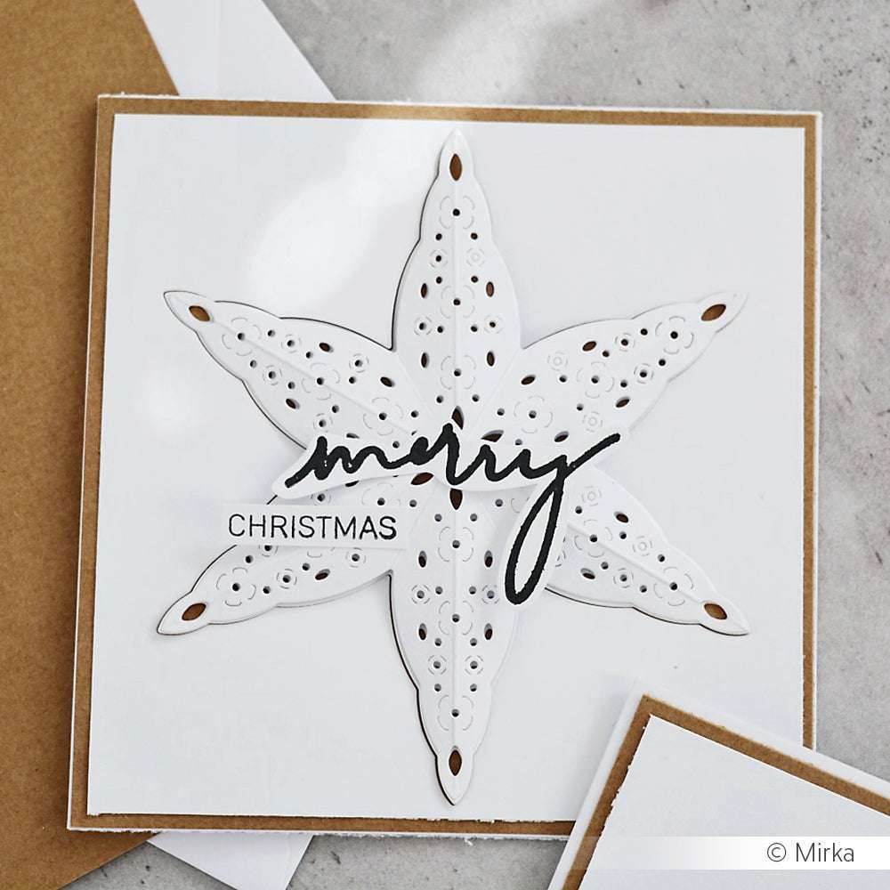 Quadratische Weihnachtskarte von Alexandra Renke mit einem weißen, spitzenförmigen Stern aus der Blütenmuster Stanze und "Frohe Weihnachten" auf der Vorderseite.