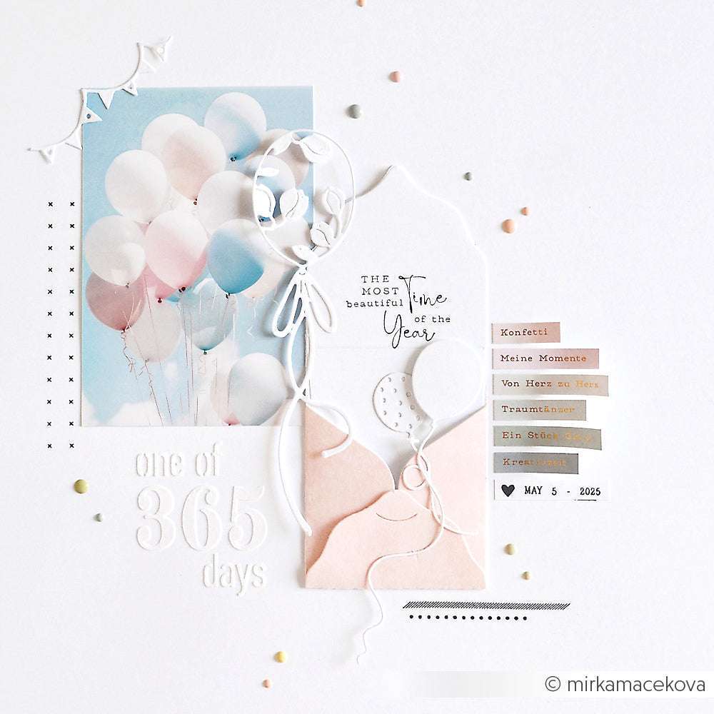 Minimalistische Scrapbook-Seite mit pastellfarbenen Luftballons, Anhängern und dekorativem Text - "einer von 365 Tagen" und "5. Mai 2025" - akzentuiert durch eine Alexandra Renke Motivstanze Mini Umschlag für zusätzlichen Charme.