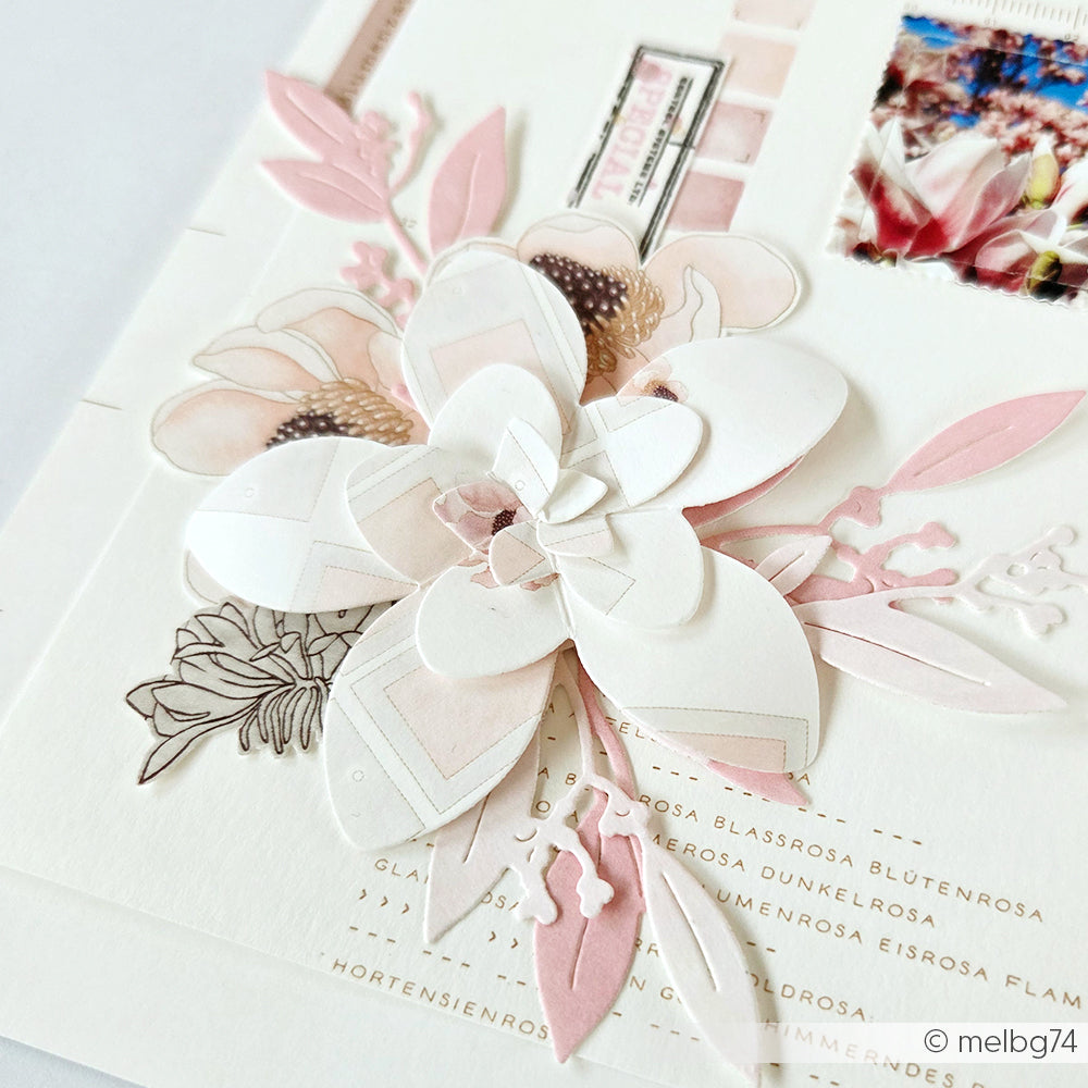 Eine handgemachte Karte von Alexandra Renke mit geschichteten Papierblumen aus Deep Edge Motivstanzen und pastellrosa botanischen Akzenten auf weißem Hintergrund.