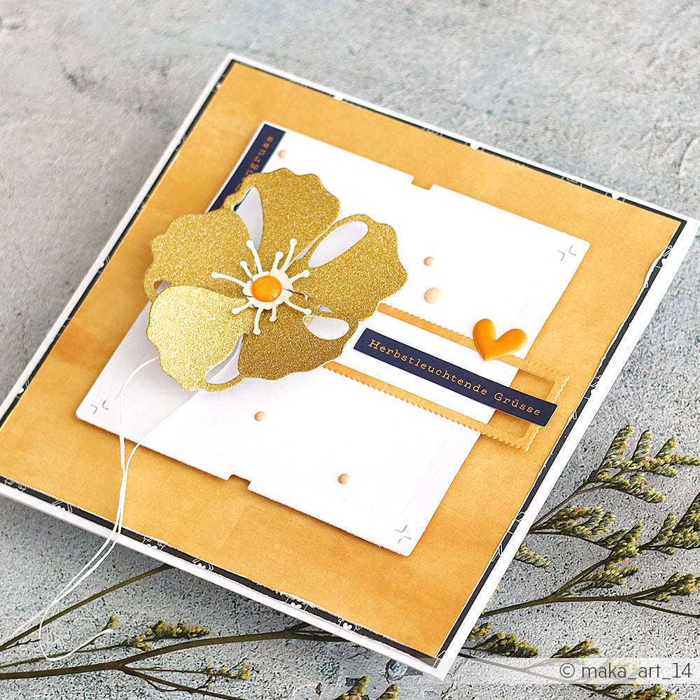 Handgefertigte Karte von Alexandra Renke mit einer großen gelben Blume, einem orangefarbenen Herz und einem deutschen Text auf gelbem und weißem Hintergrund, hergestellt mit der Motivstanze Mohn.