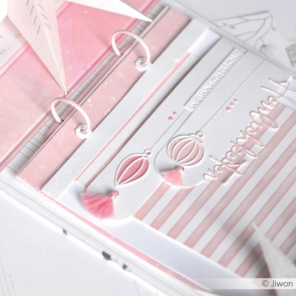 Eine rosa-weiße Scrapbook-Seite mit Lagenpapier, Streifenmuster und rosa Quastenverzierungen von Alexandra Renke - perfekt für Mini-Alben mit Ringbuchmechanik.