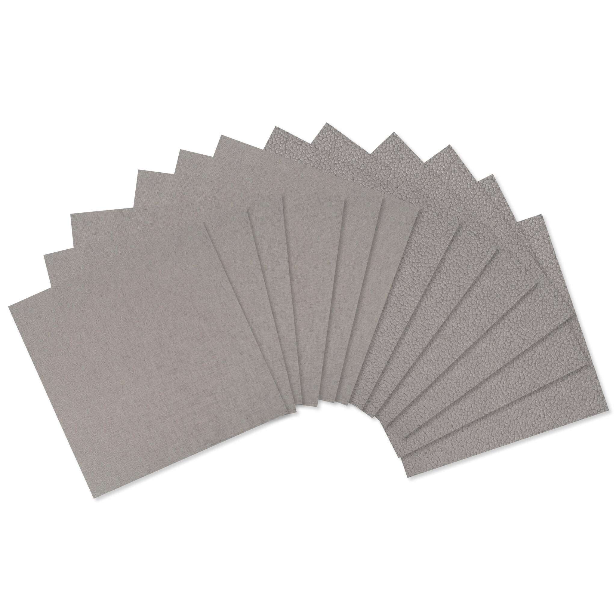 Zehn graue Sandpapierblätter von ☆, hergestellt aus FSC-zertifiziertem Material, sind auf einem weißen Hintergrund aufgefächert.