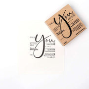 Ein Alexandra Renke Holzstempel und sein Druck mit den Worten: "Only You, Amazing, You are the most beautiful present, Soulmate".