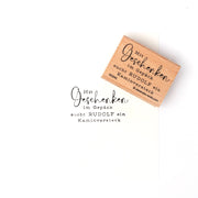 Ein Alexandra Renke Holzstempel mit deutschem Text ist neben seinem Stempelabdruck auf weißem Papier abgebildet - ideal für Papierprojekte oder zur Verwendung mit Ihren Lieblingsstempelkissen.