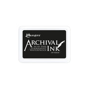 Ranger Archival Ink wird in einem rechteckigen Behälter mit tiefschwarzer, permanenter Tinte und weißem Text auf einem schlichten schwarzen Etikett geliefert.