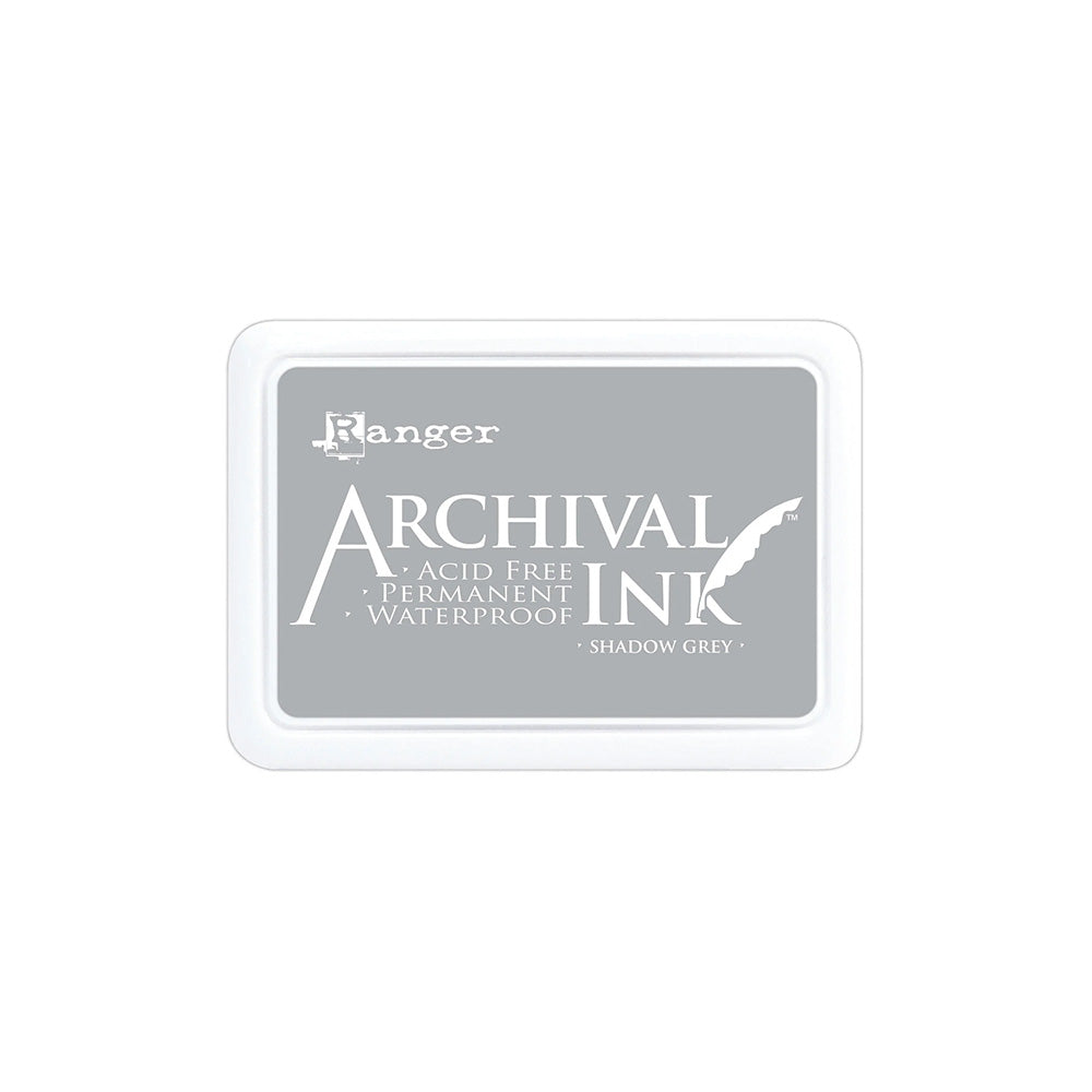 Das Ranger Archival Ink Pad in Schattengrau ist säurefrei, permanent und wasserfest - ideal, um mit der bekannten Ranger Formel bleibende Eindrücke zu schaffen.