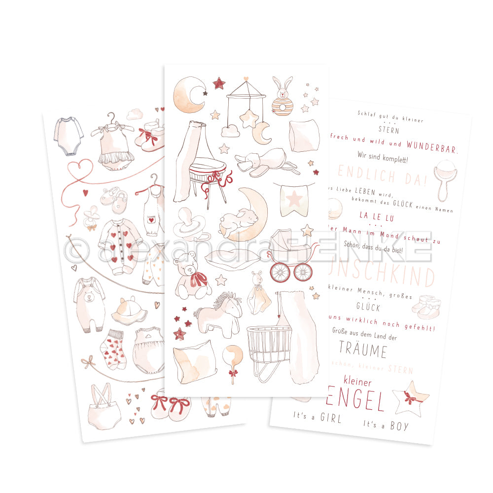 Drei illustrierte Babykarten von Alexandra Renke mit zarten Pastellzeichnungen von Spielzeug, Kleidung und deutschem Neugeborenentext - ideal für Bastelprojekte Motive oder Transferfolien Basteln.