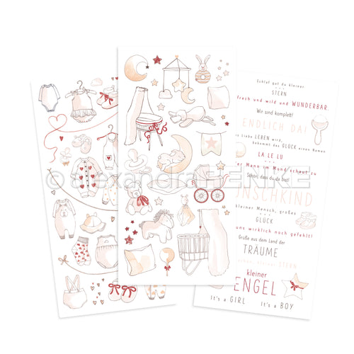 Drei illustrierte Babykarten von Alexandra Renke mit zarten Pastellzeichnungen von Spielzeug, Kleidung und deutschem Neugeborenentext - ideal für Bastelprojekte Motive oder Transferfolien Basteln.