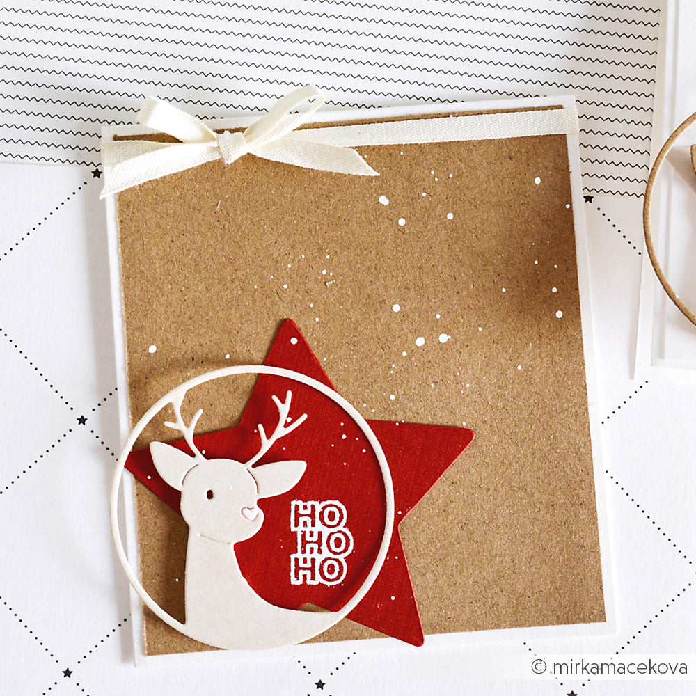 Handgemachte Weihnachtskarte von Alexandra Renke mit weißem Rentier, rotem PAPPcut Stern, HO HO HO Text und Schleife auf Kraftpapier - ideal für Buchbinden-Fans und kreative Weihnachtsbastler.
