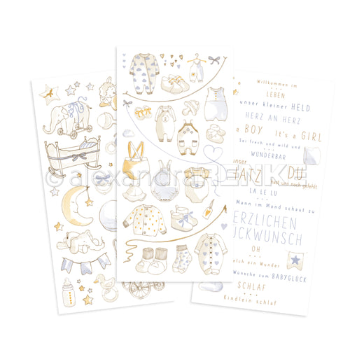 Drei illustrierte Baby-Grußkarten von Alexandra Renke mit pastellfarbenen Zeichnungen von Kleidung, Spielzeug und deutschem Text - perfekt für Bastelprojekte oder mit Transferfolien Basteln.