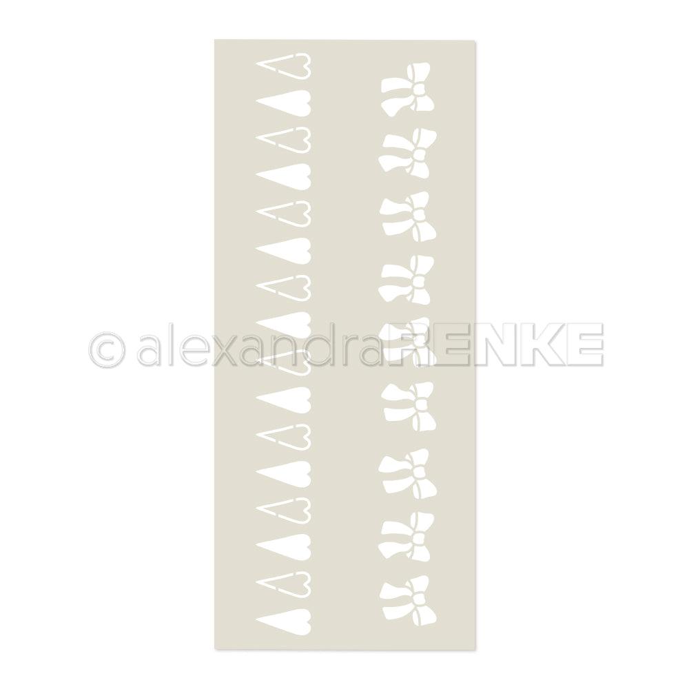 Stencil Musterstreifen von Alexandra Renke mit Herzen links und Schleifen rechts auf beigem Hintergrund - ideal für Schablonen, Papierprojekte und wiederverwendbare Stencils.