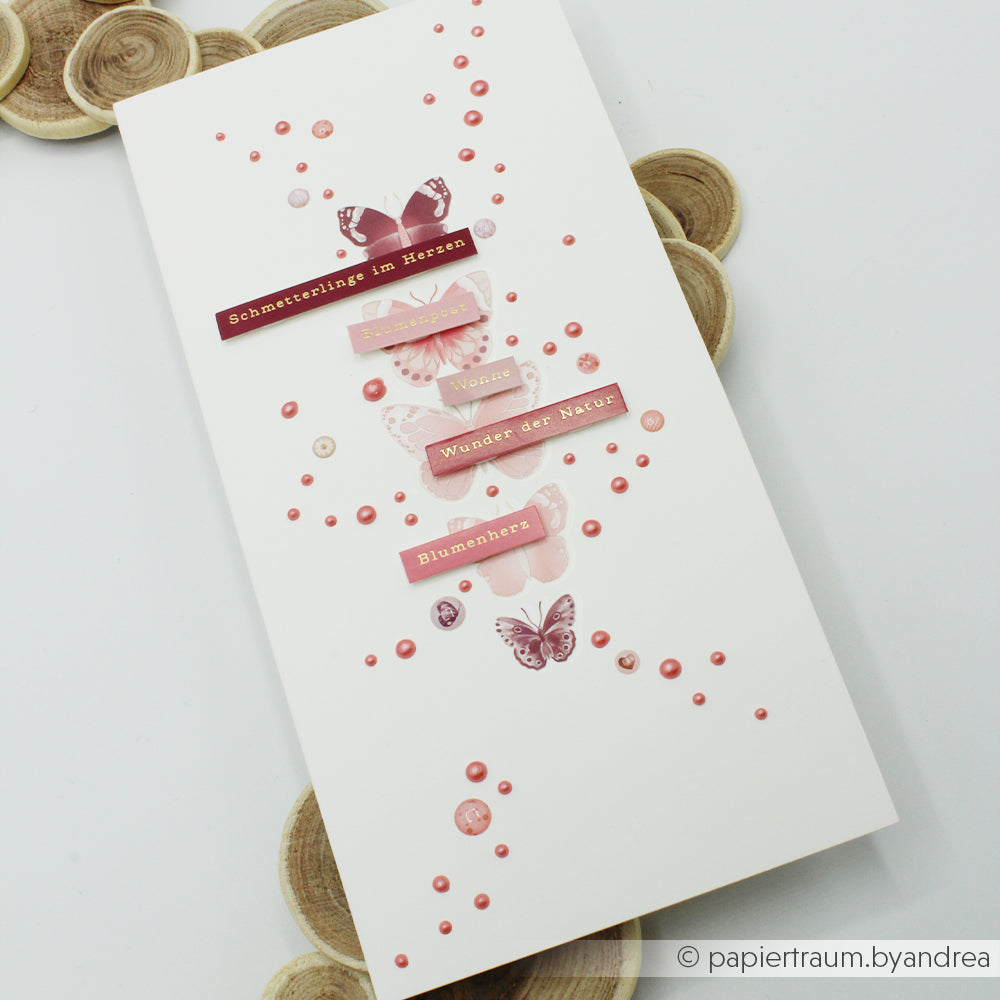 Handgefertigte Karte von Alexandra Renke mit rosa Schmetterlingen, Perlenverzierungen, Rub-On-Motiv und deutschem Text auf Weiß - ideal für kreative Projekte mit Transferfolie Basteln.