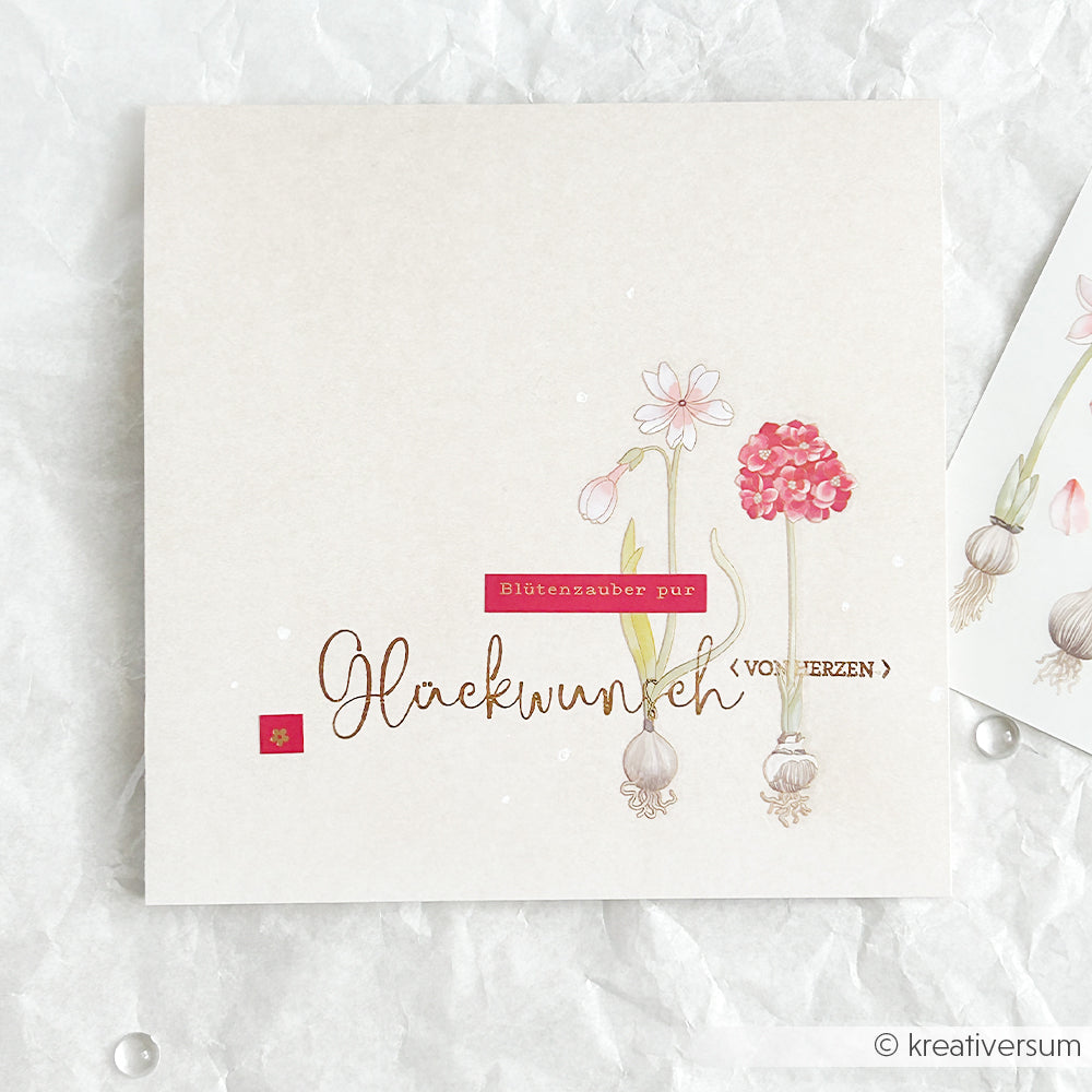 Quadratische Karte von Alexandra Renke mit handgezeichneten Blumen und dem Text "Glückwunsch von Herzen" auf hellem Hintergrund - ideal für Bastelprojekte-Motive oder um Rub-On Gartenzauber-Details auf Ihre Grußkarten zu bringen.