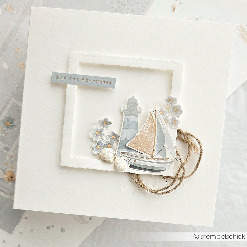 Handgefertigte Karte mit maritimen Motiven von Alexandra Renke mit einem Segelboot, einem Leuchtturm, Blumen, Muscheln, Garnakzenten und zarten Rub-On Meeresbrise-Details - ideal für Bastelprojekte, die vom Meer inspiriert sind.