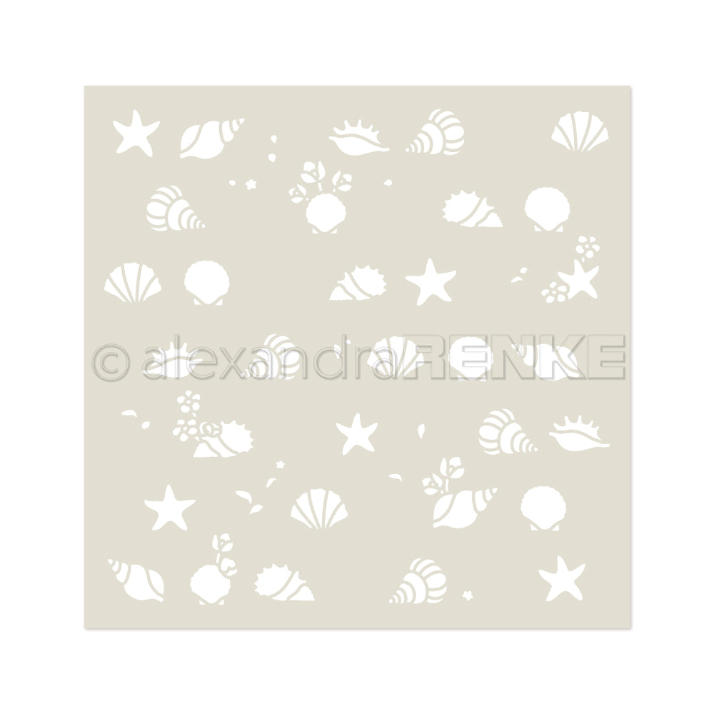 Schablonenmuster von weißen Muscheln und Seesternen auf einem beigen Quadrat von Alexandra Renke, perfekt für Schablonen Papierprojekte. Mit wiederverwendbaren Schablonen wie Stencil Florale Muscheln für kreative Bastelarbeiten wiederverwenden.
