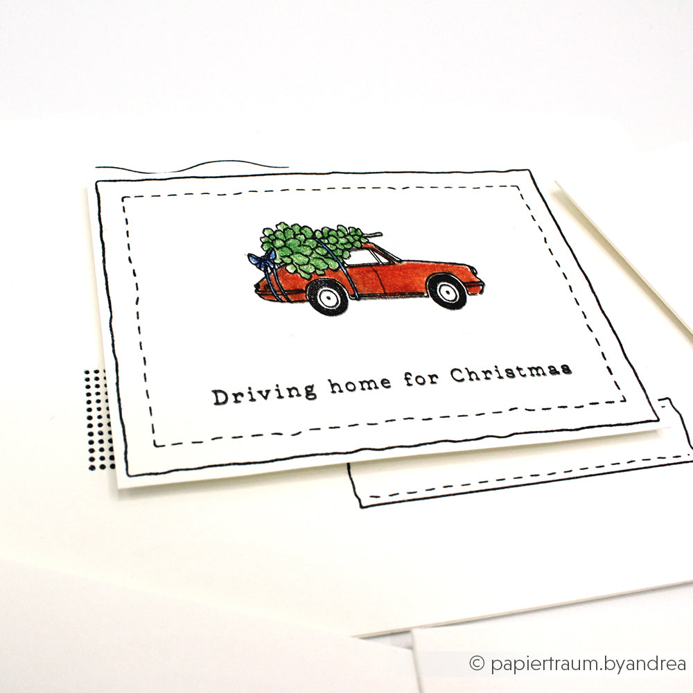 Eine festliche Karte von Alexandra Renke mit einem roten Auto, das einen Weihnachtsbaum trägt, und dem Text "Driving home for Christmas", gestaltet mit Photopolymer Stempel für scharfe Details.