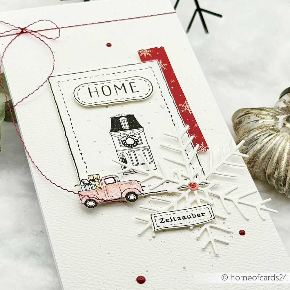 Handgefertigte Weihnachtskarte von Alexandra Renke mit Haus, rotem Lastwagen, Schneeflocke, HOME und Zeitzauber-Akzenten - hergestellt mit Kompositionsformen Stiches und Photopolymer-Klarsichtstempel-Details.