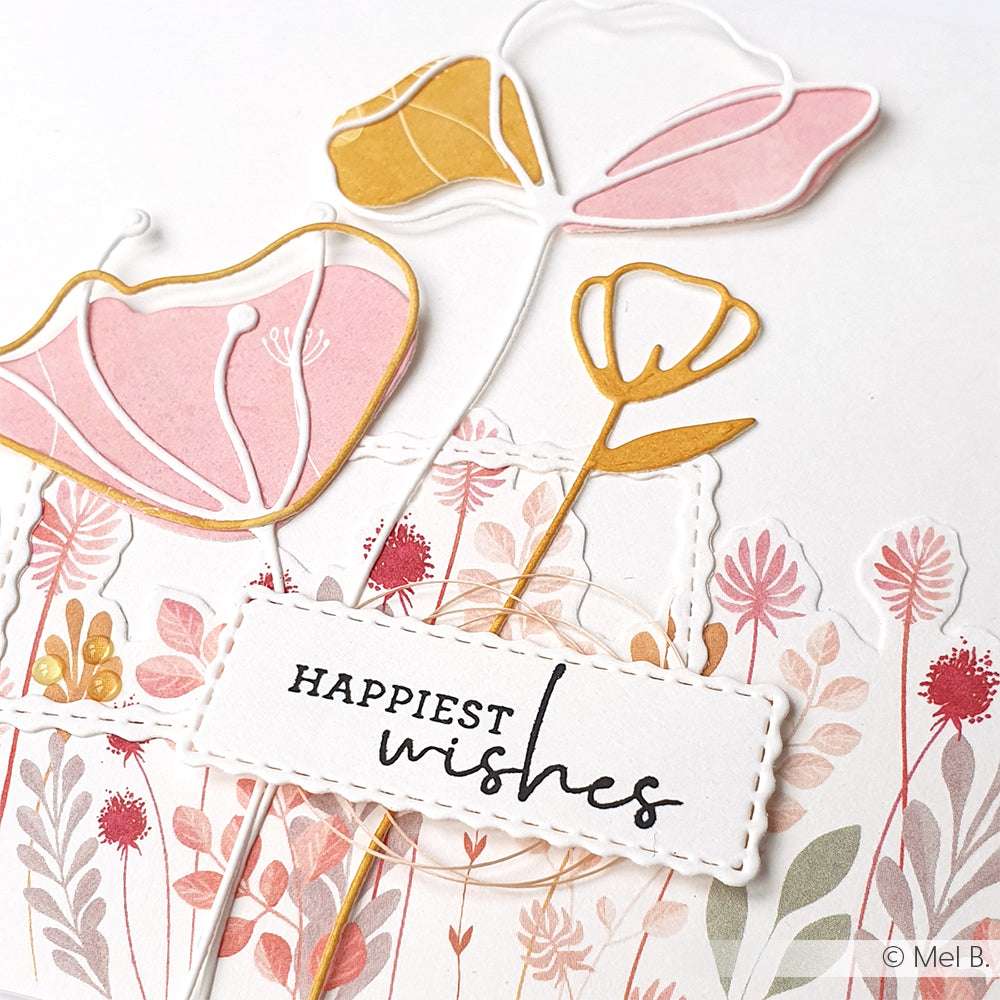 Handgefertigte Karte von Alexandra Renke mit rosafarbenen und goldenen Blumenmustern auf hochwertigem Designpapier, veredelt mit einem weißen Etikett mit der Aufschrift "Happiest wishes".