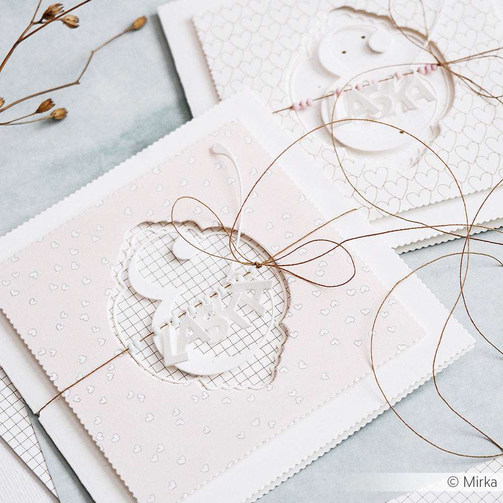 Handgefertigte Grußkarten von Alexandra Renke aus hochwertigem Designpapier mit zarten Mustern, Motivstanze und metallischen Kordelakzenten auf hellem Hintergrund.