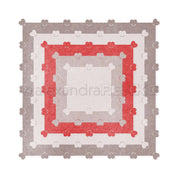 Quadratische, geschichtete Puzzleteile in Grau- und Rottönen bilden ein geometrisches Muster auf weißem Hintergrund von Alexandra Renke - perfekt als Kartenaufleger für Ihr nächstes kreatives Projekt.