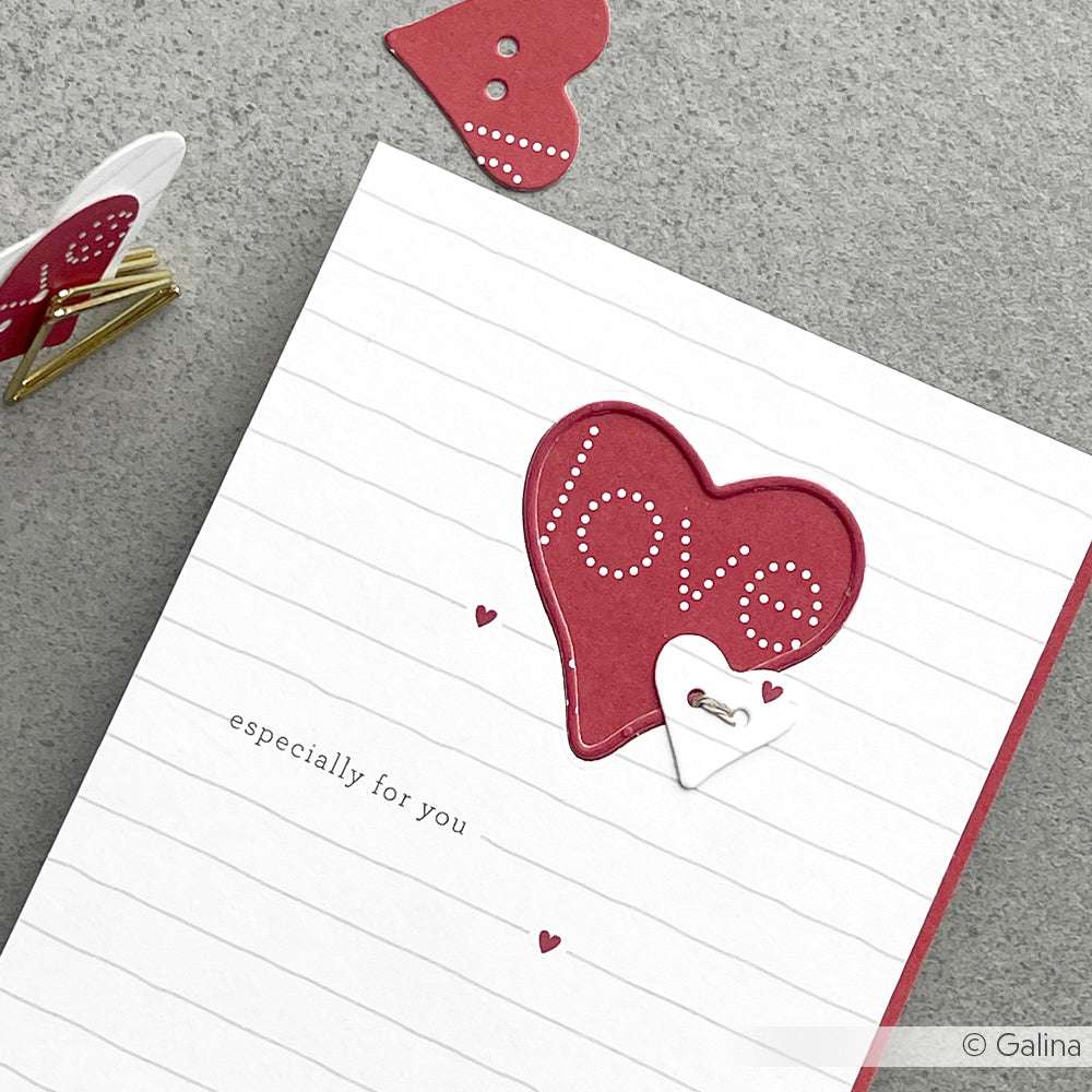 Eine handgefertigte Karte mit roten und weißen Herzen, dem Text "love" und "especially for you" auf Linienmuster Gold Designpapier von Alexandra Renke bringt Eleganz in jedes Papierprojekt.