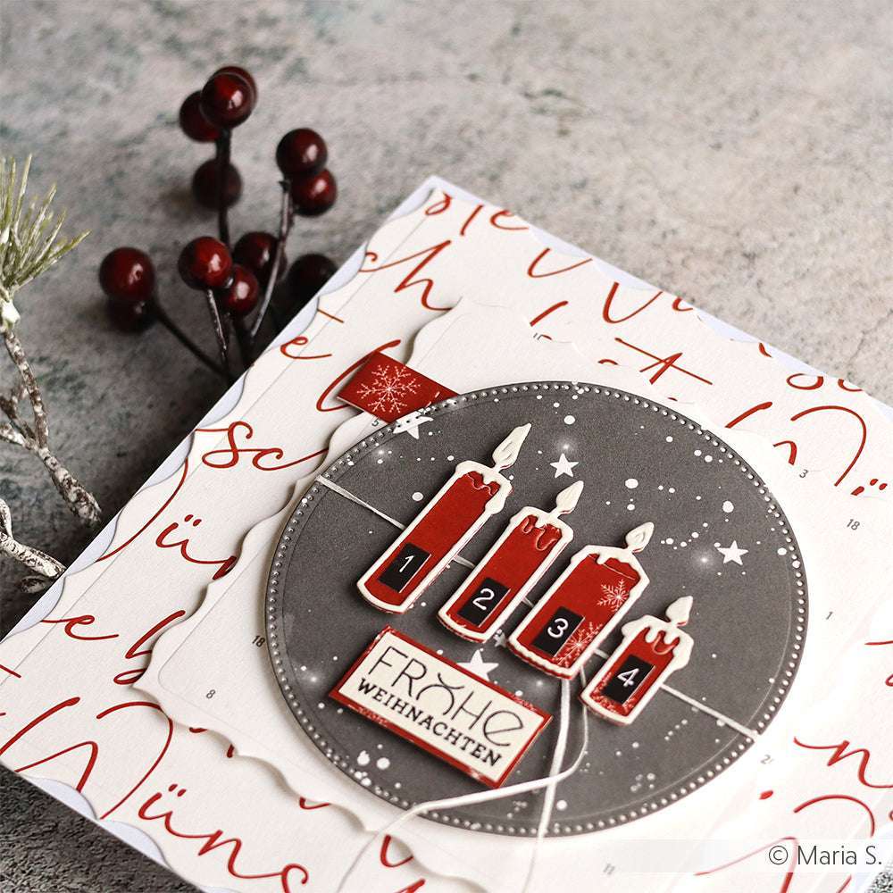 Alexandra Renke handgefertigte Weihnachtskarte mit vier nummerierten roten Kerzen (1-4), hergestellt mit einem Motivstanze Kerzen Set und Stanzsystemen, plus "Frohe Weihnachten" auf der Vorderseite.