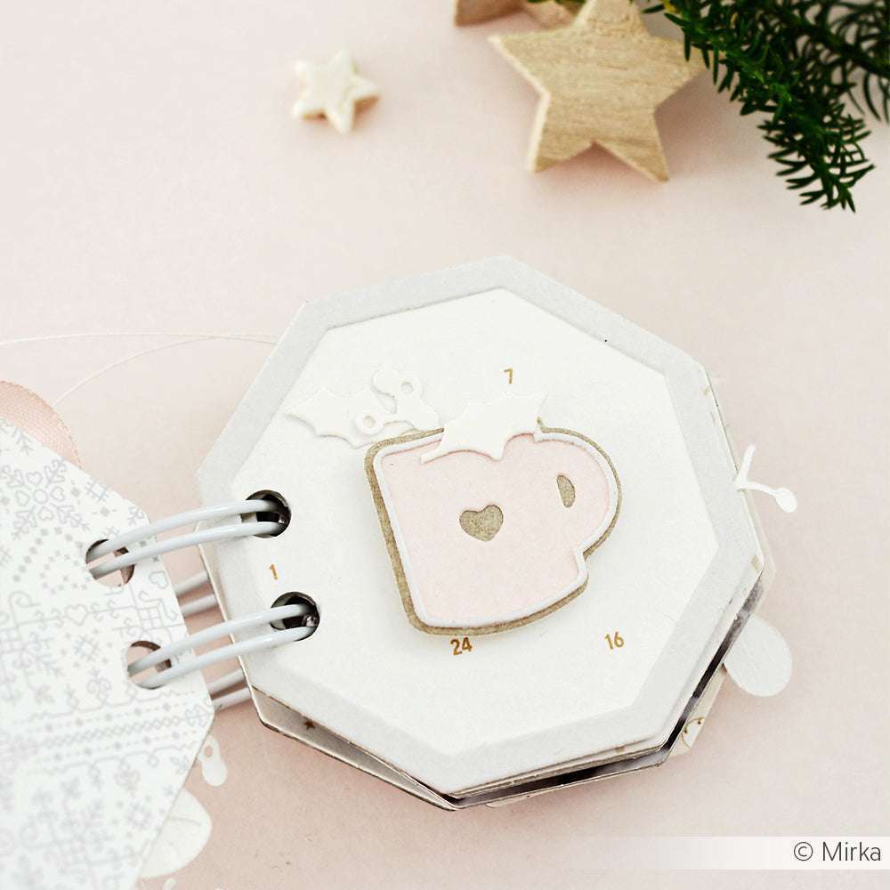 Ein rosafarbener Becher mit Herz und Dampf sitzt auf einer weißen achteckigen Karte mit goldenen Zahlen, die mit den Alexandra Renke Motivstanze Schicht Herzchentasse Dies hergestellt wurde.