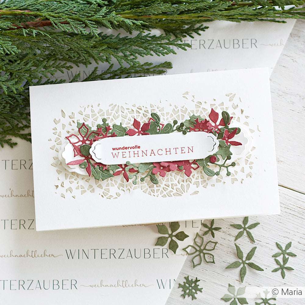 Eine festliche Weihnachtskarte von Alexandra Renke mit "wundervolle Weihnachten" auf floralen Designpapieren, verziert mit Evergreens und veredelt mit der Motivstanze Elegantes Etiketten Duo für einen eleganten Touch.