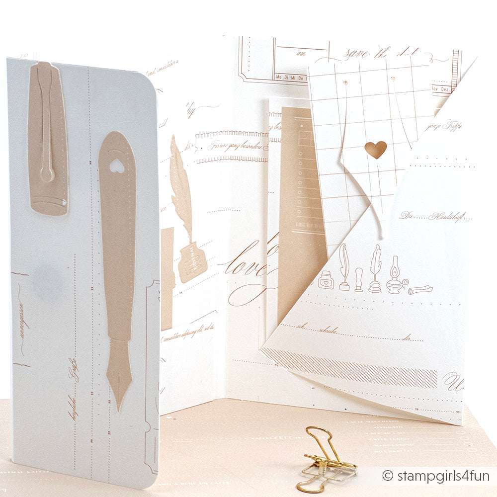 Karte im Akkordeonstil von Alexandra Renke mit Stift- und Büroklammermotiven, Herzausschnitt und goldener Büroklammer auf hellem Hintergrund - gestaltet mit Deep Edge Motivstanzen und PAPPcut®ies für eine einzigartige Note.