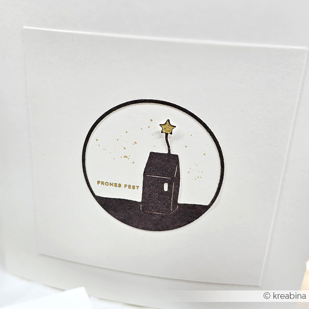 Minimalistische Hauszeichnung mit einem Stern auf dem Schornstein, goldenen Akzenten und "FROHES FEST" - ideal für Ihre Designpapiere oder als Inspiration für Stanzsysteme. Von Alexandra Renke.