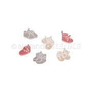 Sechs illustrierte Babyschuhe in Rot, Braun und Beige von Alexandra Renke sind auf weißem Hintergrund abgebildet - ideal zum Basteln mit Motivstanze Kleine Schuhe oder zum Kombinieren mit Ihren Lieblingsdesignpapieren.