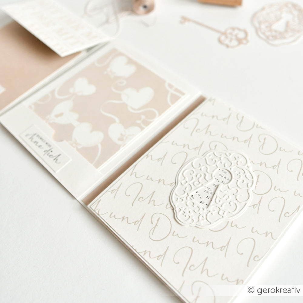 Eine handgefertigte Hochzeitskarte von Alexandra Renke mit eleganter Schrift, Herzmotiven und einem Motivstanze-Schlüsselloch-Ornament, gestaltet mit Designpapieren in Beige- und Weißtönen auf hellem Hintergrund.