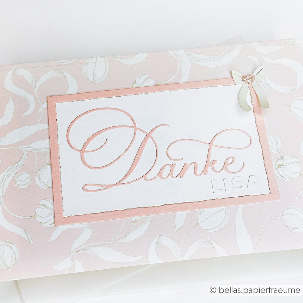 Rosa-weiße Blumenkarte von Alexandra Renke mit "Danke LISA" aus eleganten Designpapieren, verziert mit einer kleinen Schleife und einer Motivstanze Rechteck mit Büttenrahmen für zusätzlichen Charme.