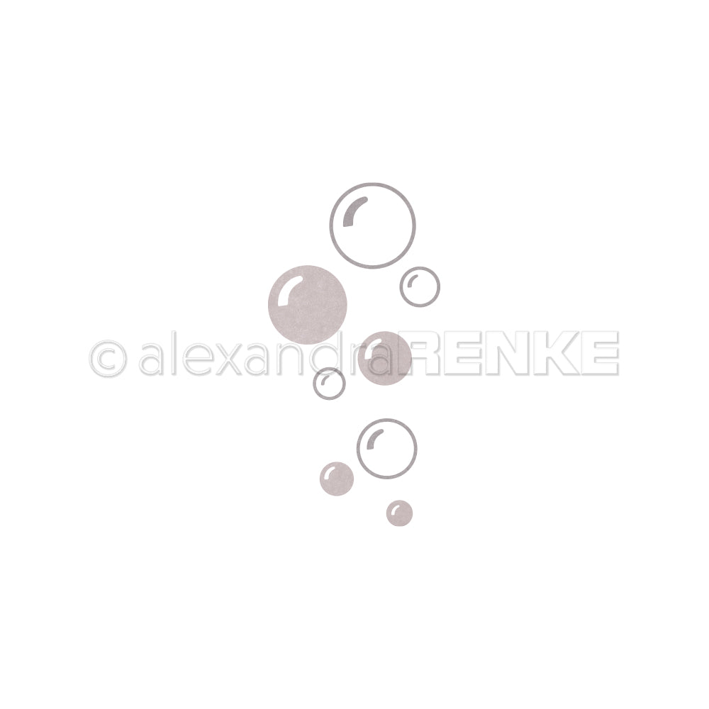 Eine Ansammlung von hellgrauen Blasen in verschiedenen Größen, die an den Stil von Alexandra Renke erinnern, schwebt vor einem weißen Hintergrund.