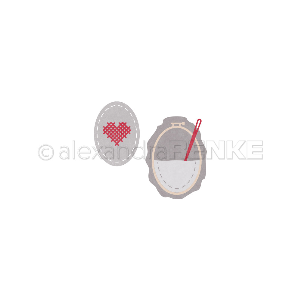 Die beiden ovalen Stickaufnäher von Alexandra Renke zeigen ein rotes Herz und eine Nadel auf einem grauen Rahmen. Hergestellt mit dem Motivstanze Stickrahmen Oval DieCut Systeme sind sie perfekt, um Ihren Designpapieren Charme zu verleihen.