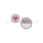 Illustration eines Stickrahmens mit Nadel und einem roten, kreuzgestickten Herzaufnäher von Alexandra Renke, ideal zum Kombinieren mit Designpapieren oder Ihren bevorzugten DieCut Systemen.