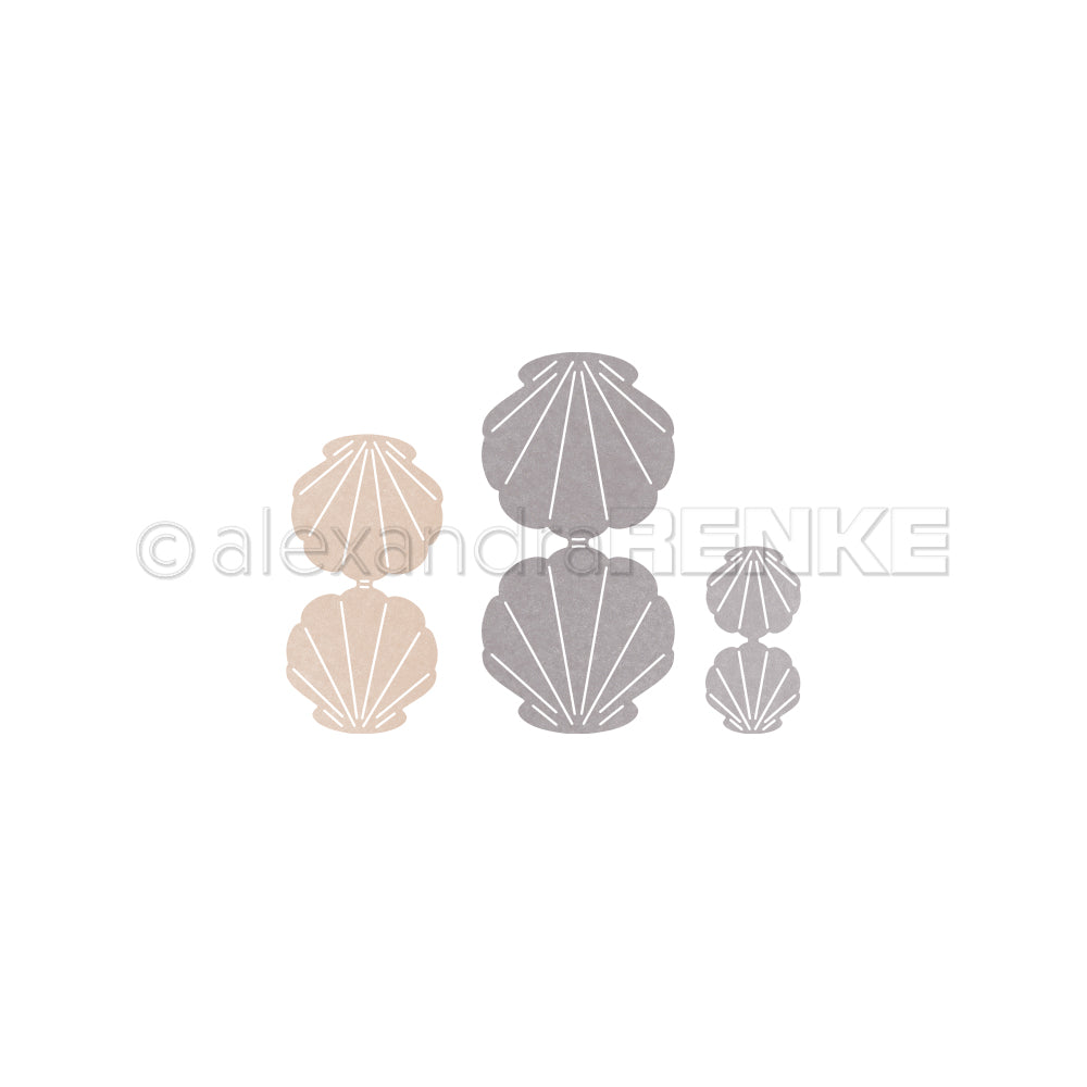Sechs stilisierte Muscheln in Beige und Grau, hergestellt mit dem Alexandra Renke Motivstanze Falt-Muschel Set, sind auf weißem Hintergrund angeordnet - ideal, um Ihre Designpapiere oder andere Projekte mit Stanzsystemen aufzuwerten.