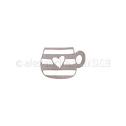 Auf einem schlichten weißen Hintergrund steht eine gestreifte Tasse mit einem Herz in der Mitte, inspiriert von der Motivstanze „Große Herztasse“.