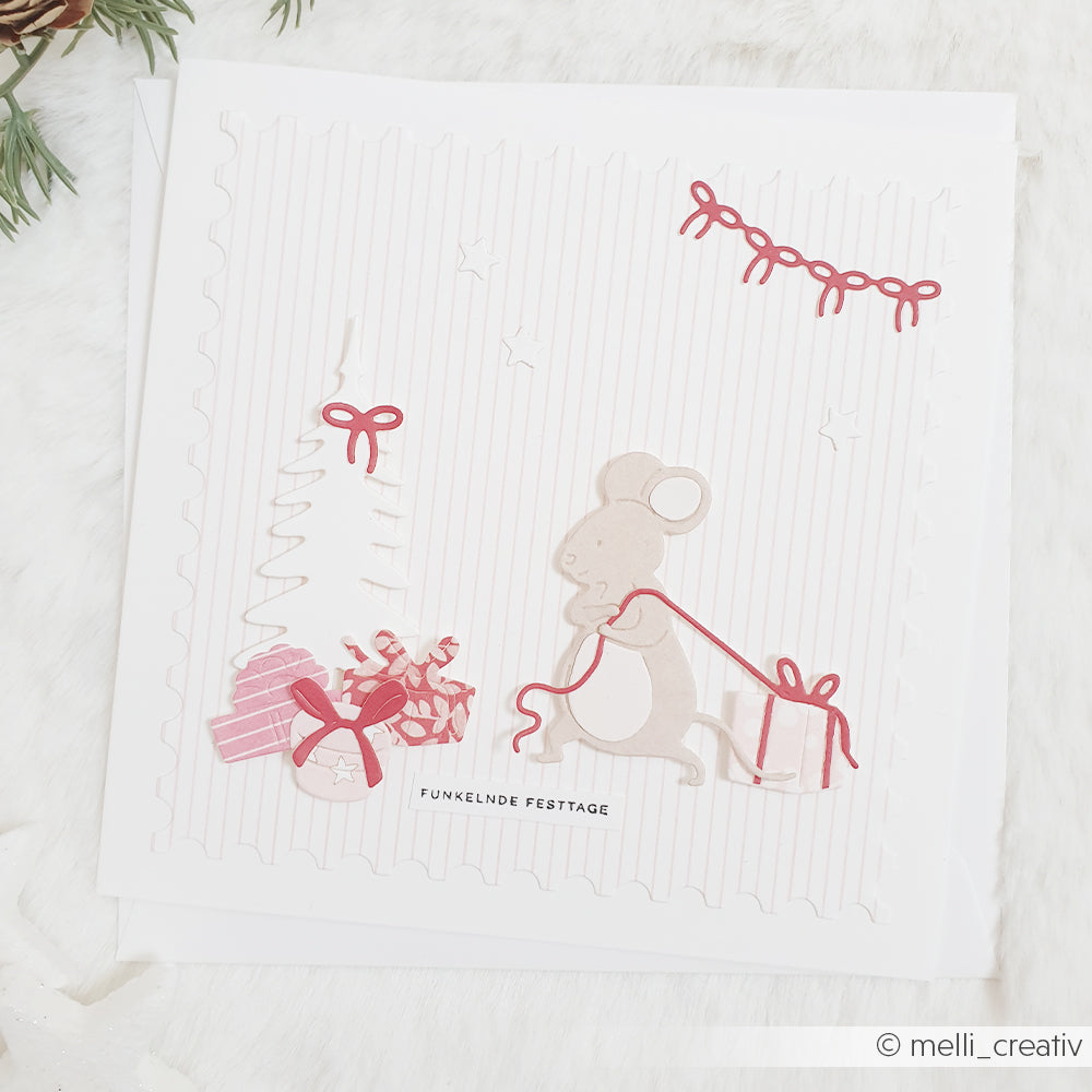 Handgefertigte Weihnachtskarte mit einer Maus, einem Geschenk und einem Baum, hergestellt mit DieCut Systeme.
