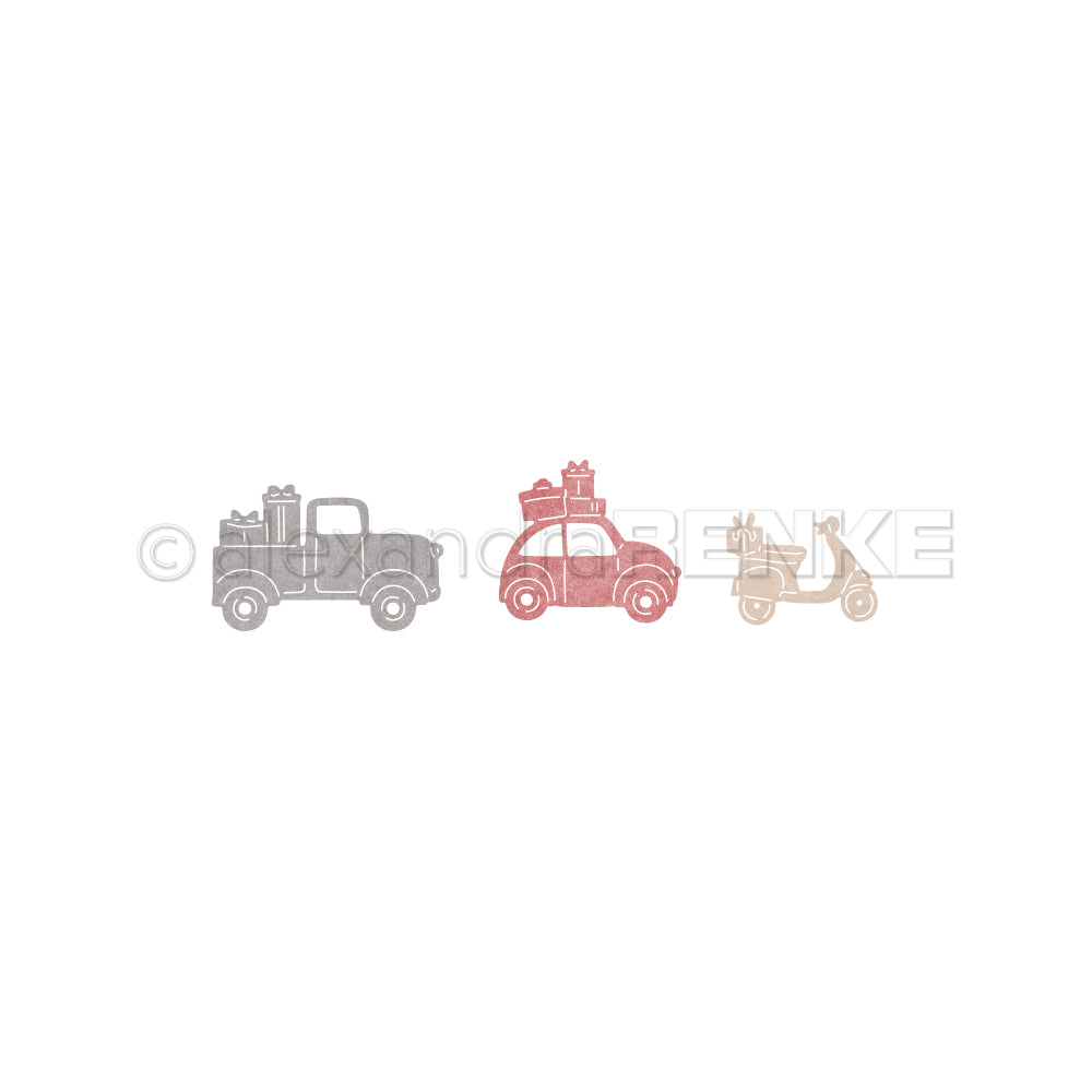 Ein grauer Lkw, ein rotes Auto und ein beiger Roller, die alle im Rahmen einer „Motivstanze-Geschenkefahrt“ verpackte Geschenke transportieren.