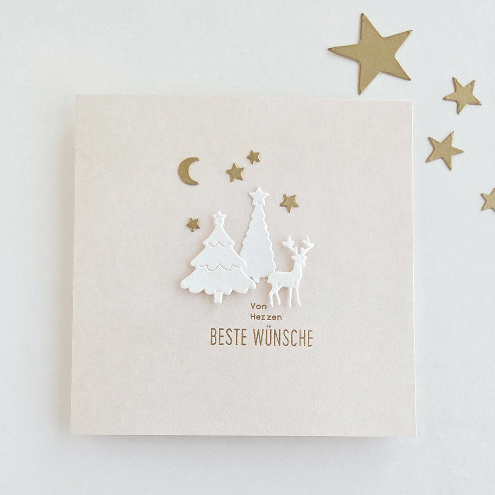 Weihnachtsgrußkarte mit einer nächtlichen Waldszene, auf der weiße, geprägte Bäume und ein Reh zu sehen sind, akzentuiert durch goldene Sterne und den Text „Von Herzen BESTE WÜNSCHE“.