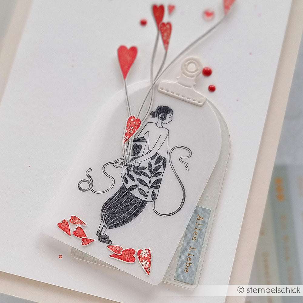 Illustration einer Frau, die herzförmige Luftballons mit verstreuten roten Herzen auf weißem Hintergrund hält, inspiriert von Alexandra Renke - perfekt für die Erstellung einzigartiger Holzstempel oder Bücher-Figurinen Kind Designs.