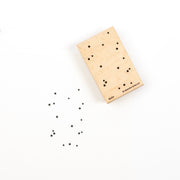 Alexandra Renke: Auf Holz montierter Stempel mit Sternenmuster im Hintergrund.