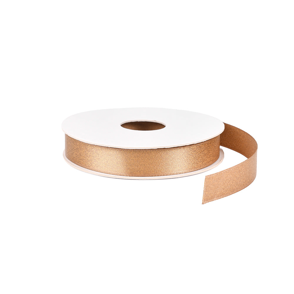 Eine Spule von Vivant Decorations BV schimmerndes Band mit einem Ende abgerollt zeigt seinen seidigen Glanz vor einem weißen Hintergrund - ideal als kreatives Bastelmaterial für Ihr nächstes Projekt.