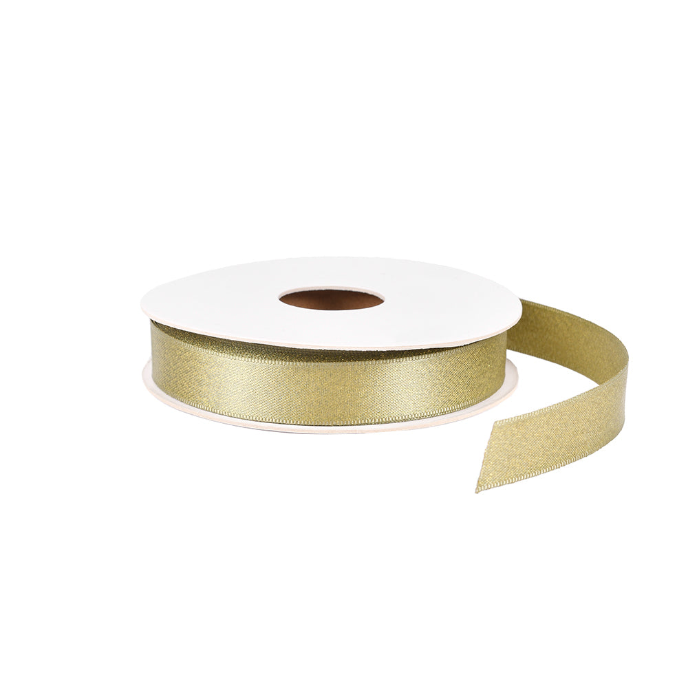 Eine Spule goldenen Bands mit seidigem Glanz von Vivant Decorations BV, deren Ende abgerollt ist, auf weißem Hintergrund präsentiert.